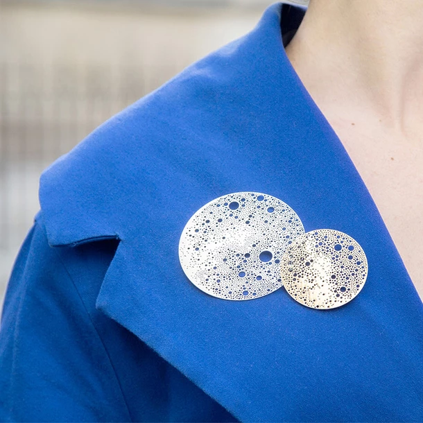 Petite Broche Magnétique Lunar - Métal Argenté – Image 2