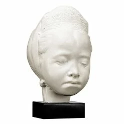 Petite Bretonne Ou La Timide - Quillivic